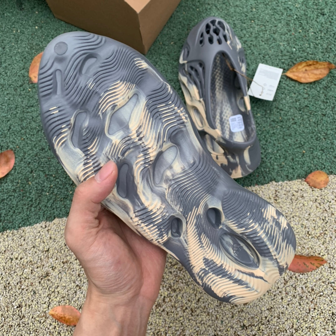 Y Runner "Moon Grey"