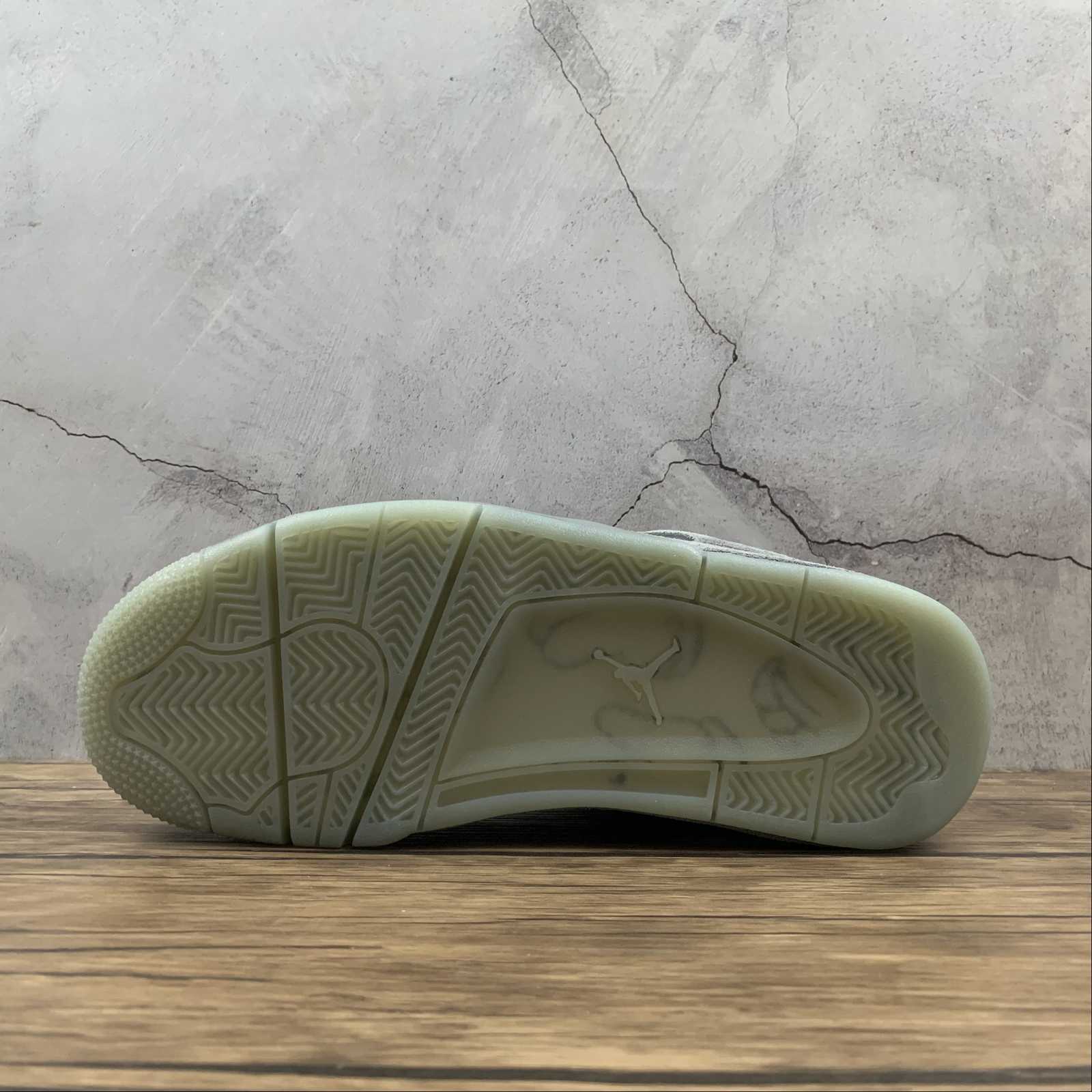 J4 Retro "Kaws"